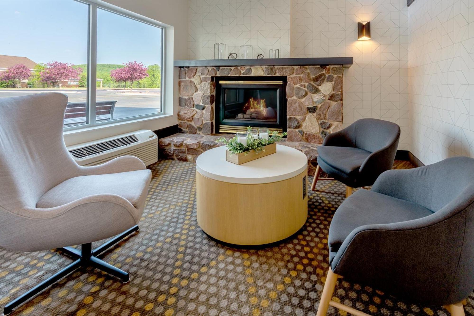 Holiday Inn & Suites Wausau-Rothschild By Ihg Eksteriør bilde